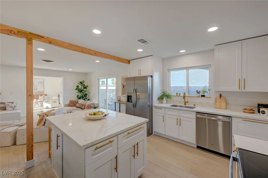5904 Apple Valley, Las Vegas, NV 89108