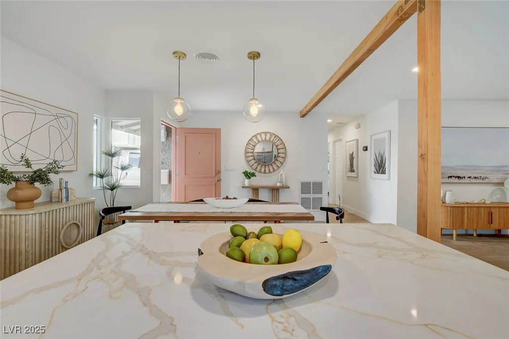 5904 Apple Valley, Las Vegas, NV 89108