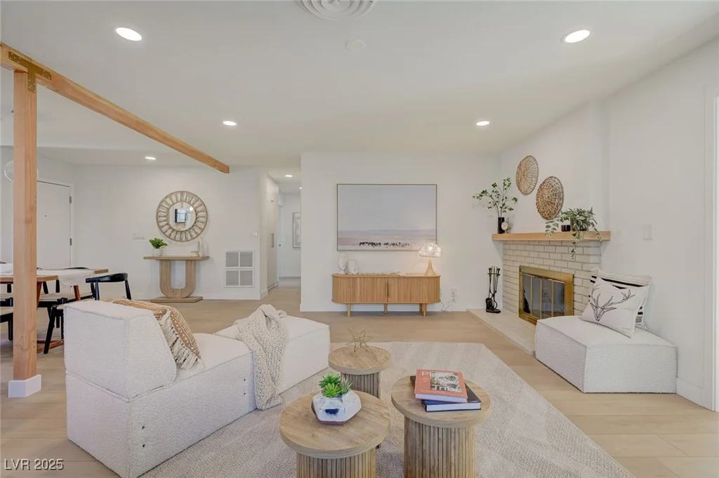 5904 Apple Valley, Las Vegas, NV 89108