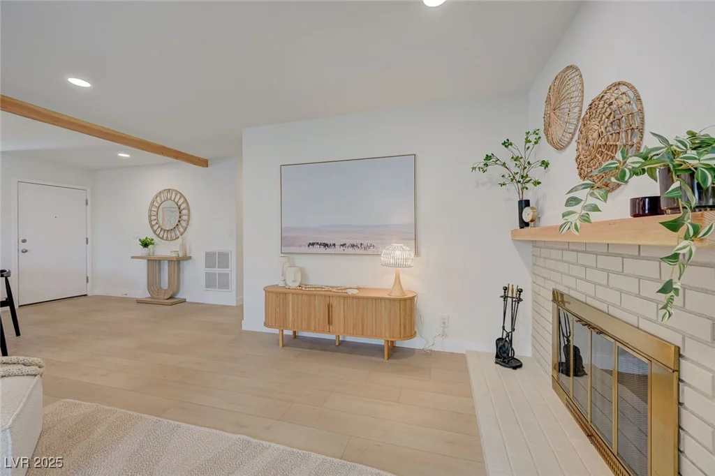 5904 Apple Valley, Las Vegas, NV 89108