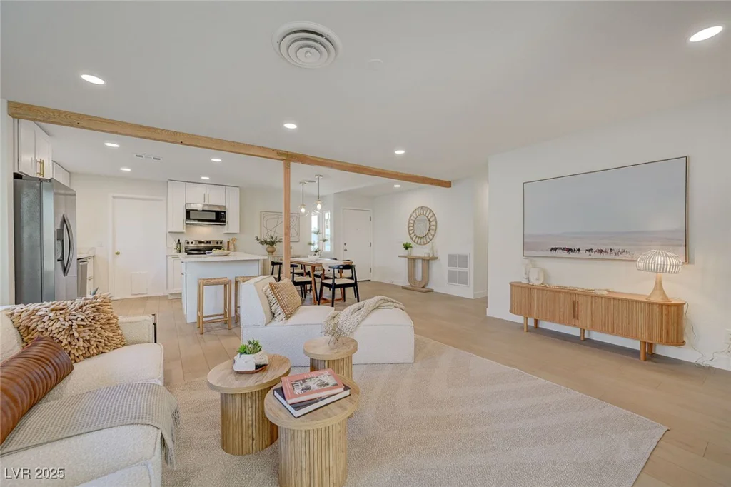 5904 Apple Valley, Las Vegas, NV 89108