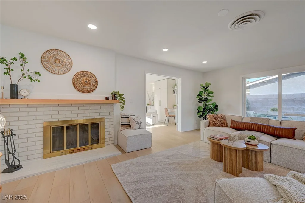 5904 Apple Valley, Las Vegas, NV 89108