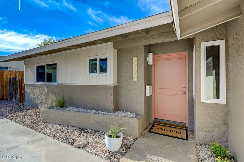 5904 Apple Valley, Las Vegas, NV 89108