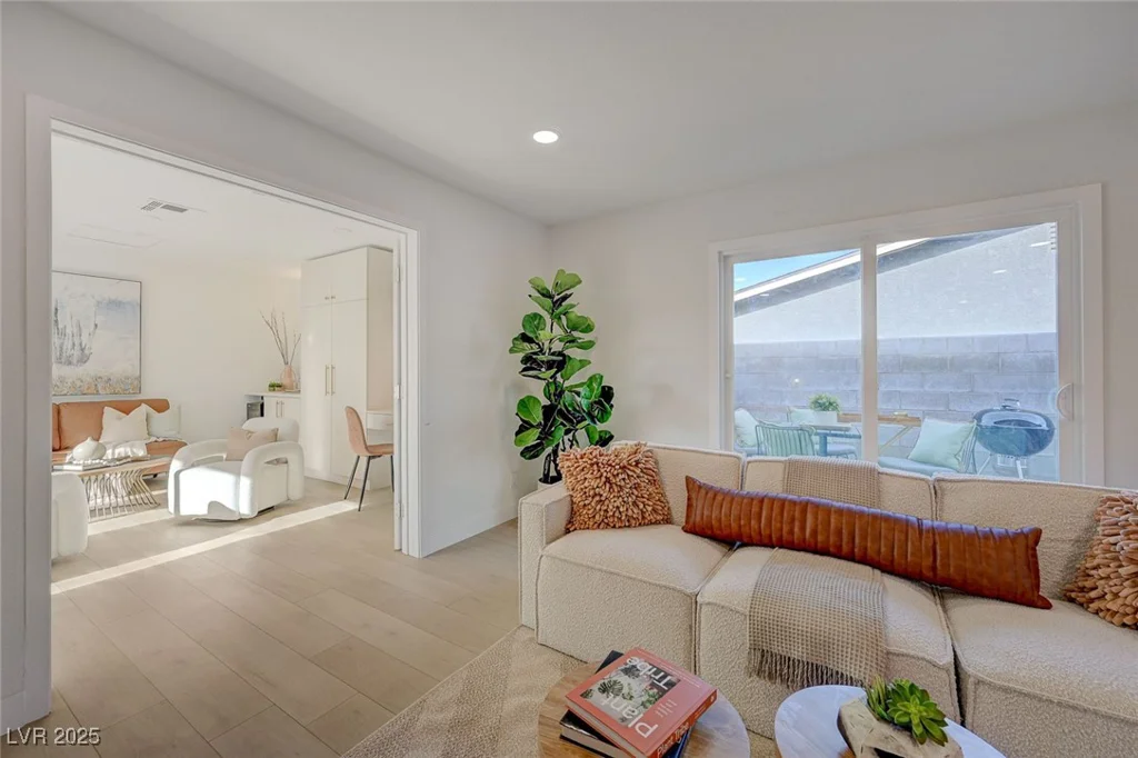 5904 Apple Valley, Las Vegas, NV 89108