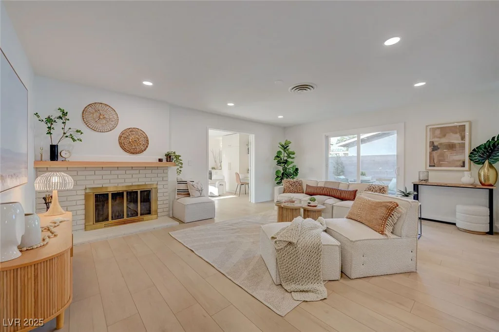 5904 Apple Valley, Las Vegas, NV 89108
