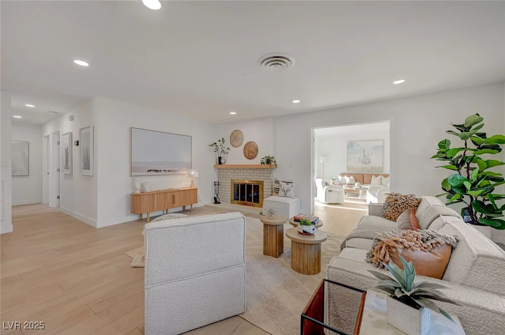 5904 Apple Valley, Las Vegas, NV 89108