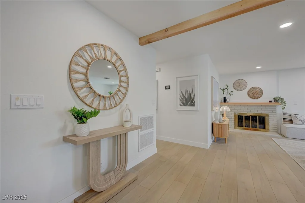 5904 Apple Valley, Las Vegas, NV 89108