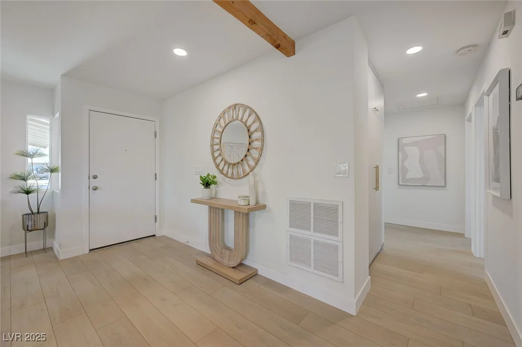 5904 Apple Valley, Las Vegas, NV 89108