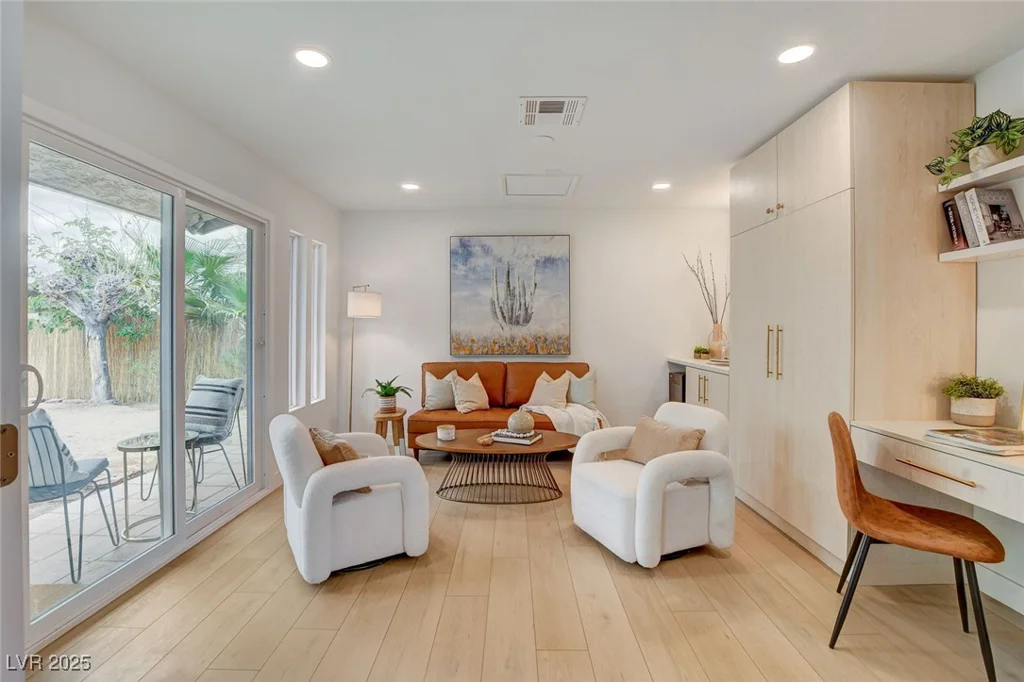 5904 Apple Valley, Las Vegas, NV 89108