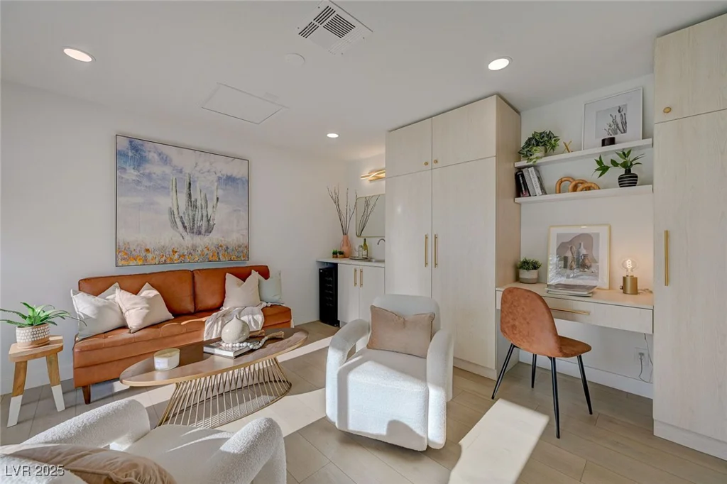 5904 Apple Valley, Las Vegas, NV 89108