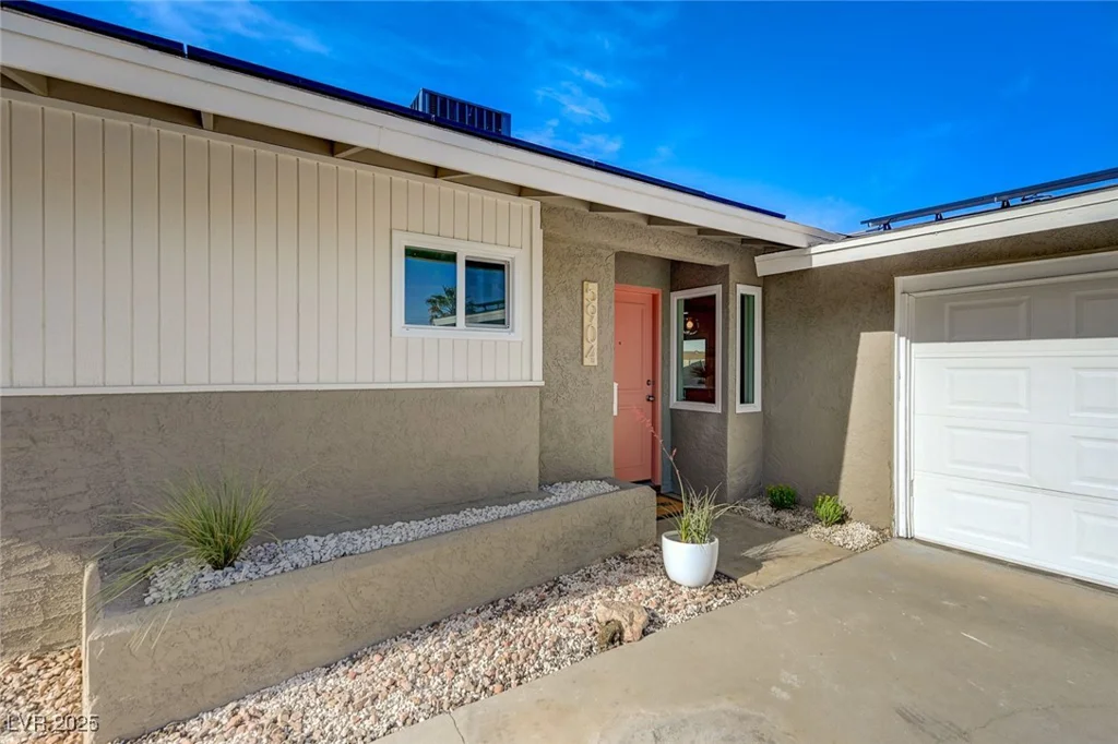 5904 Apple Valley, Las Vegas, NV 89108