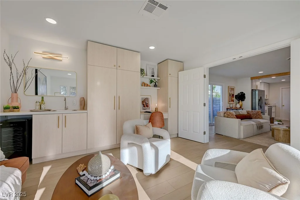 5904 Apple Valley, Las Vegas, NV 89108
