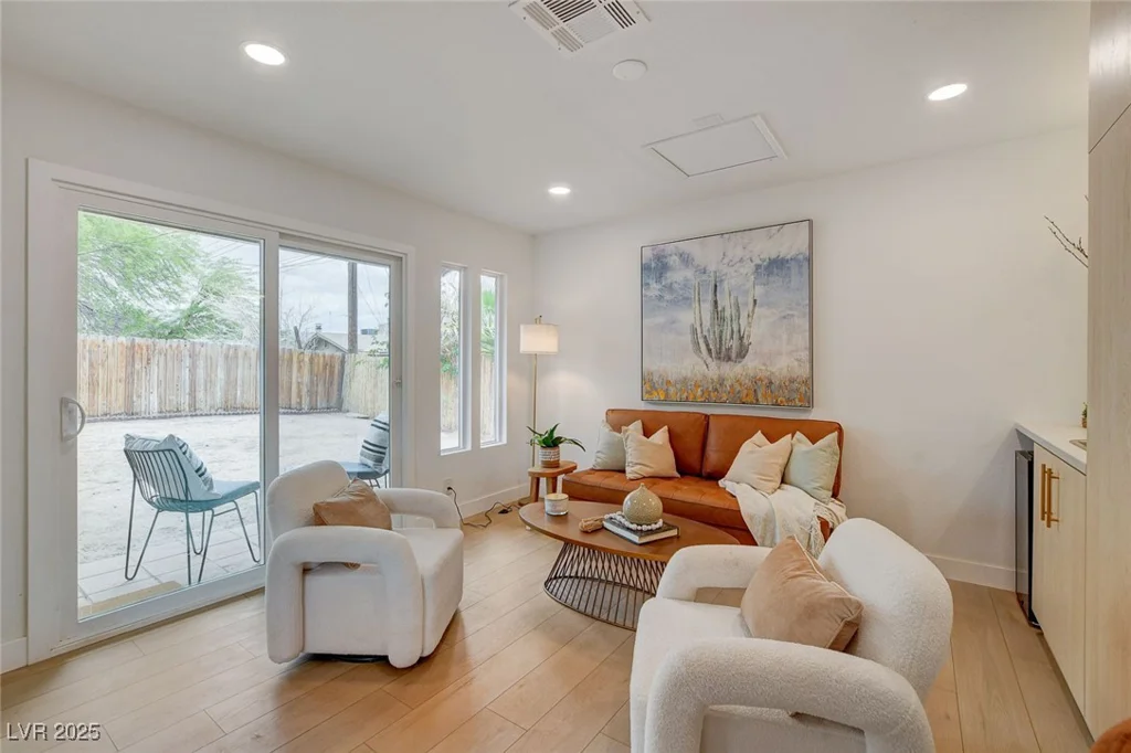 5904 Apple Valley, Las Vegas, NV 89108