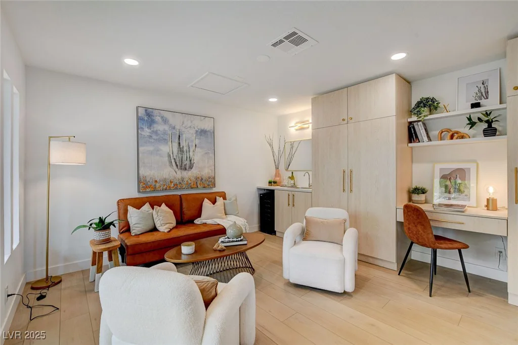 5904 Apple Valley, Las Vegas, NV 89108