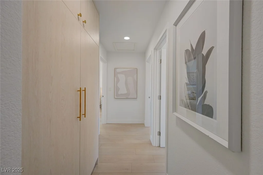 5904 Apple Valley, Las Vegas, NV 89108