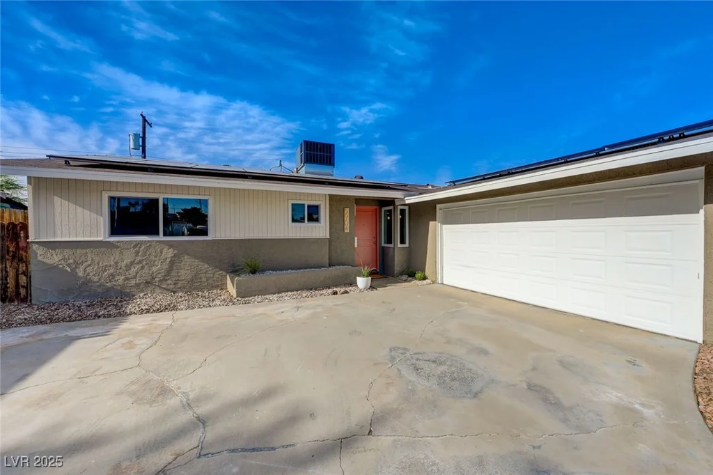 5904 Apple Valley, Las Vegas, NV 89108