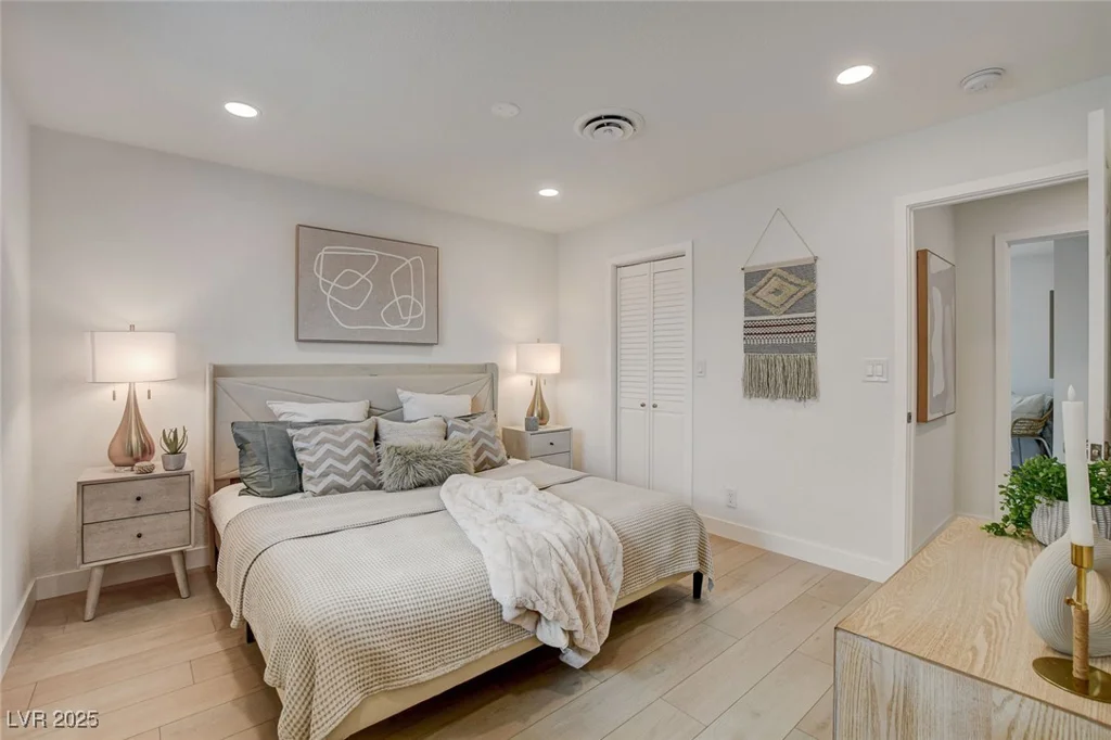 5904 Apple Valley, Las Vegas, NV 89108
