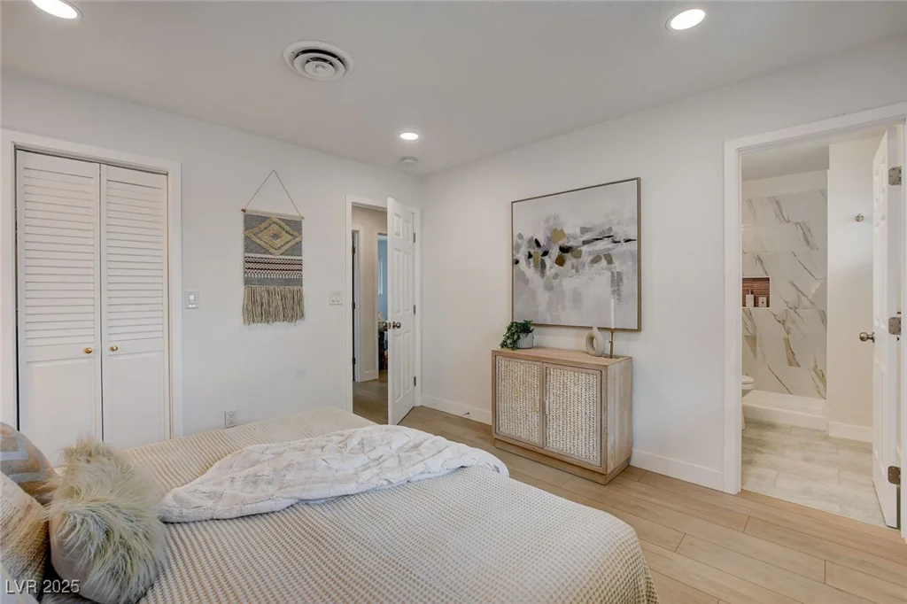 5904 Apple Valley, Las Vegas, NV 89108