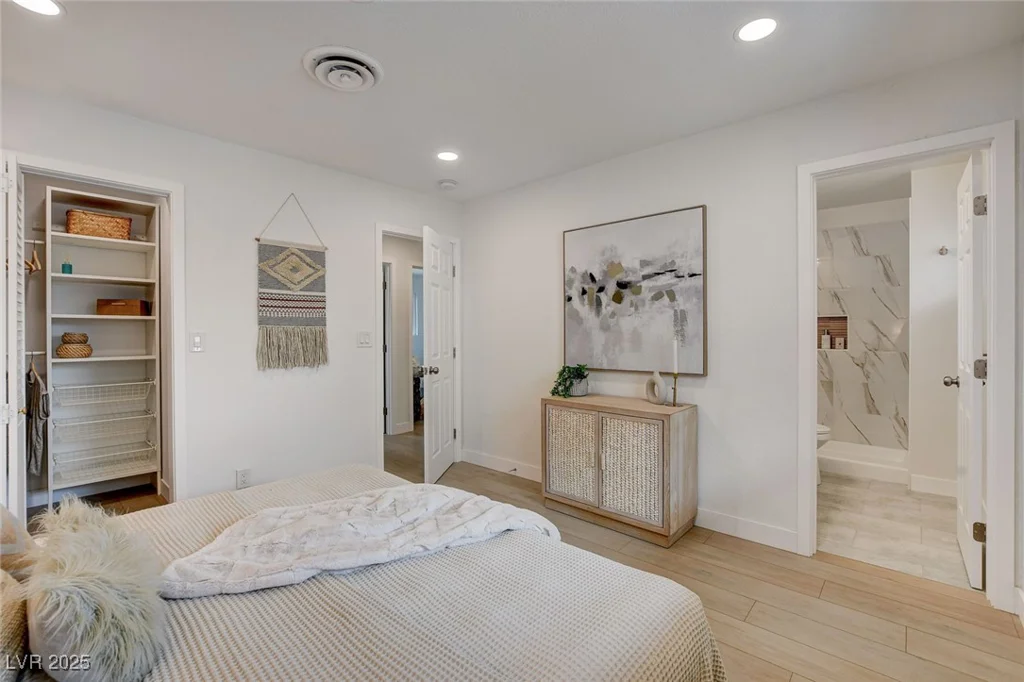 5904 Apple Valley, Las Vegas, NV 89108