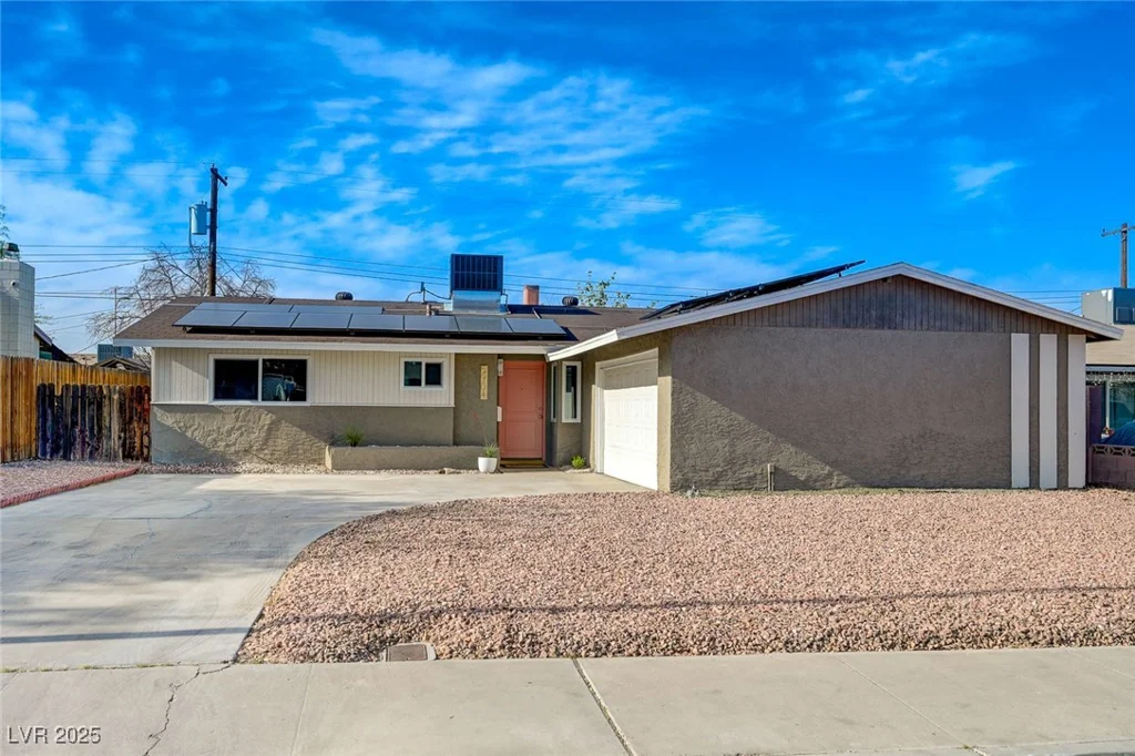 5904 Apple Valley, Las Vegas, NV 89108