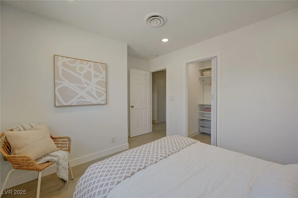 5904 Apple Valley, Las Vegas, NV 89108