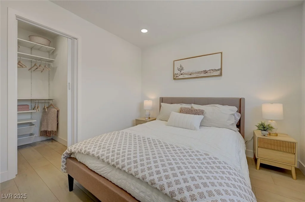 5904 Apple Valley, Las Vegas, NV 89108