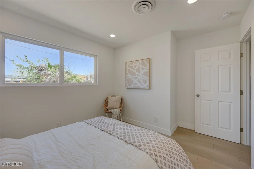 5904 Apple Valley, Las Vegas, NV 89108