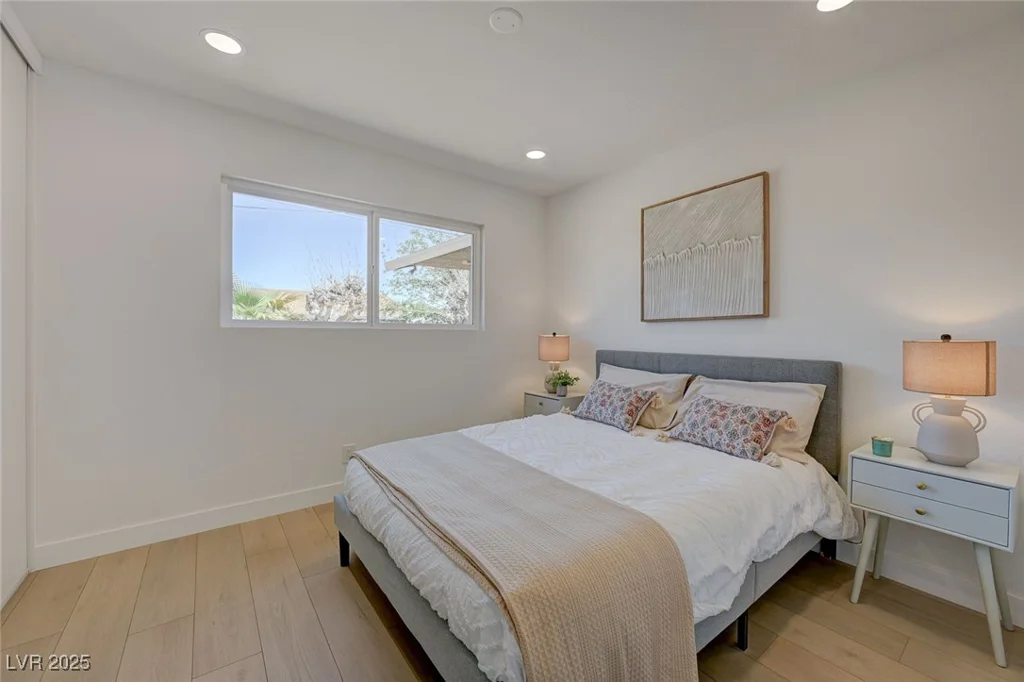 5904 Apple Valley, Las Vegas, NV 89108