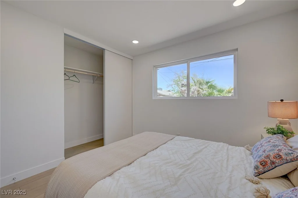 5904 Apple Valley, Las Vegas, NV 89108
