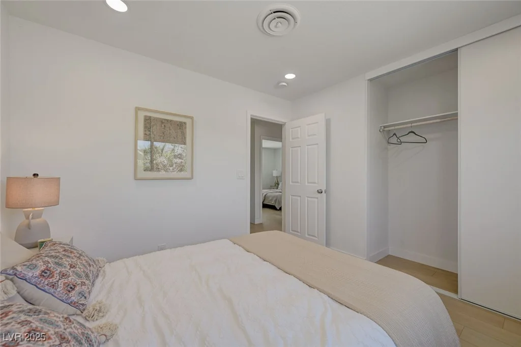 5904 Apple Valley, Las Vegas, NV 89108