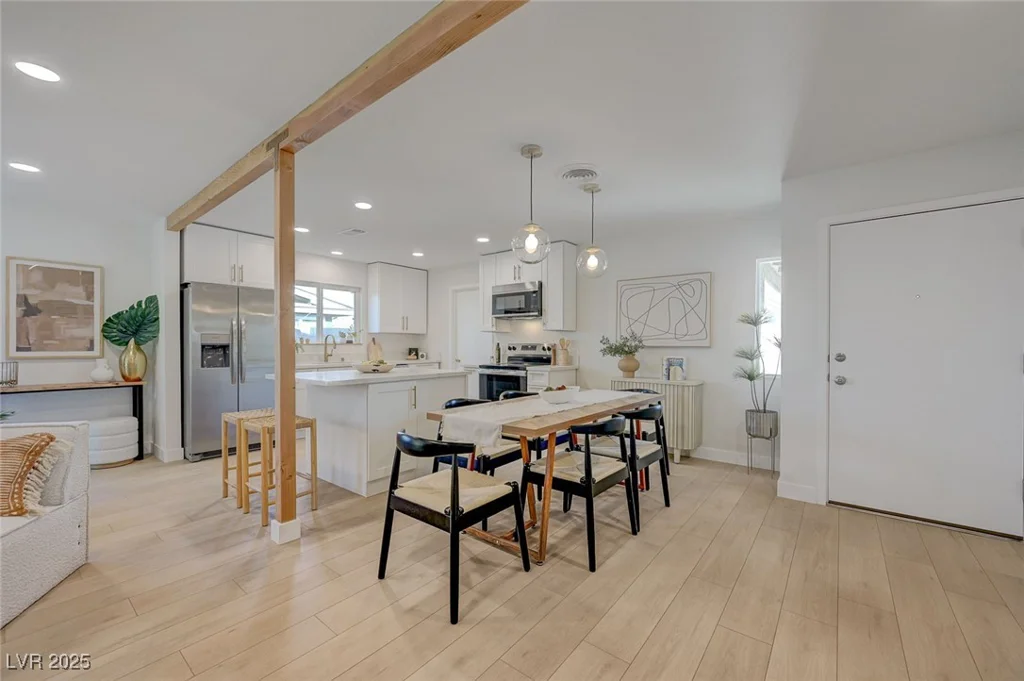 5904 Apple Valley, Las Vegas, NV 89108