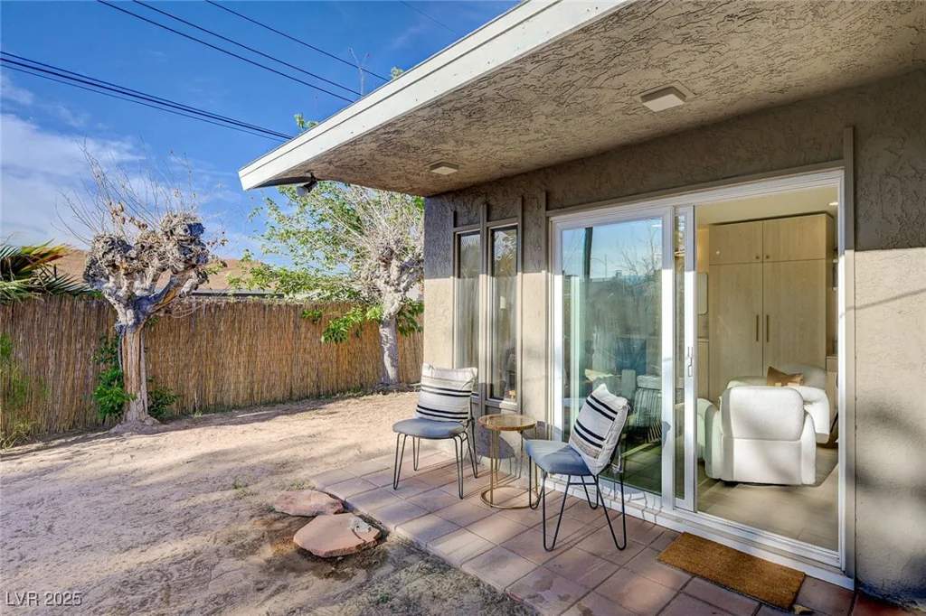 5904 Apple Valley, Las Vegas, NV 89108