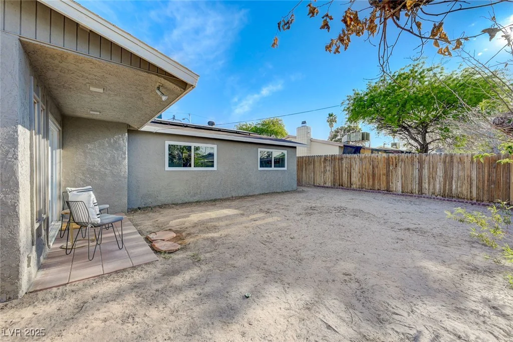 5904 Apple Valley, Las Vegas, NV 89108