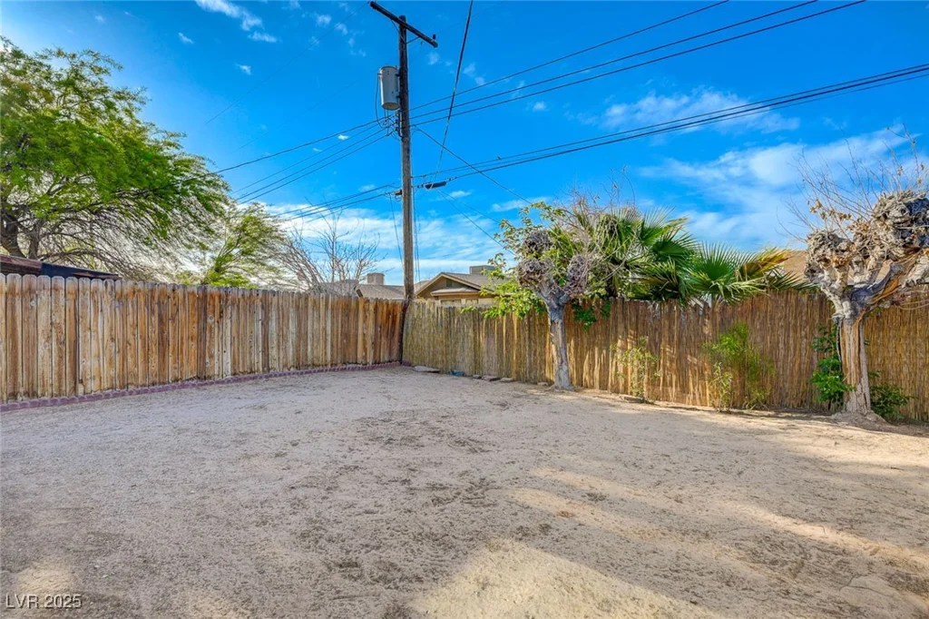 5904 Apple Valley, Las Vegas, NV 89108