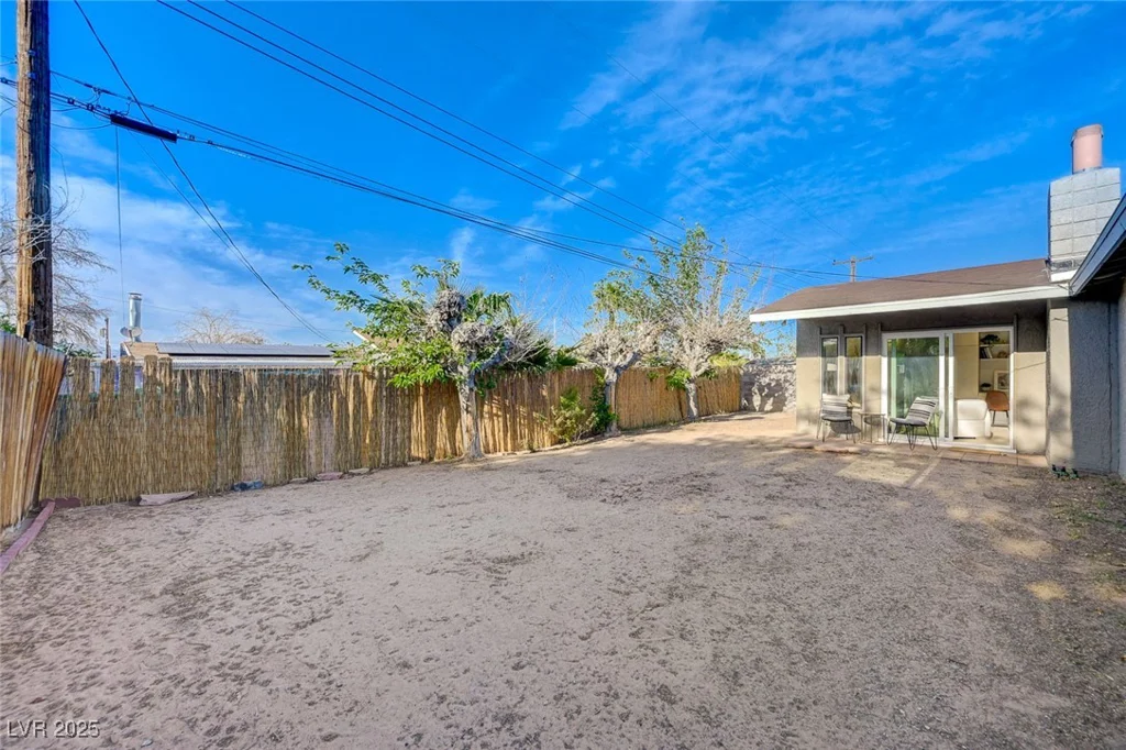 5904 Apple Valley, Las Vegas, NV 89108