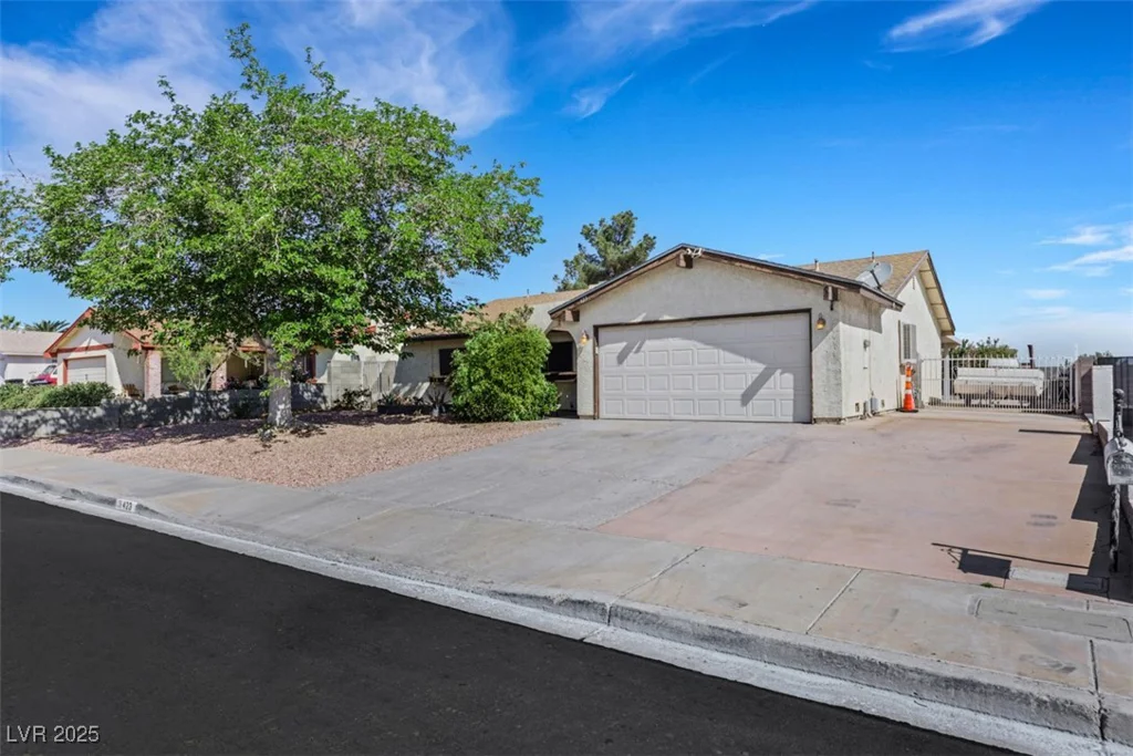 423 Golden Valley, Henderson, NV 89002