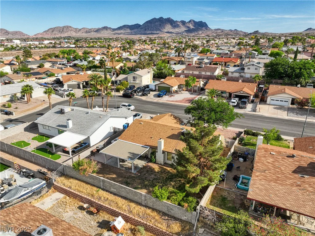 423 Golden Valley, Henderson, NV 89002