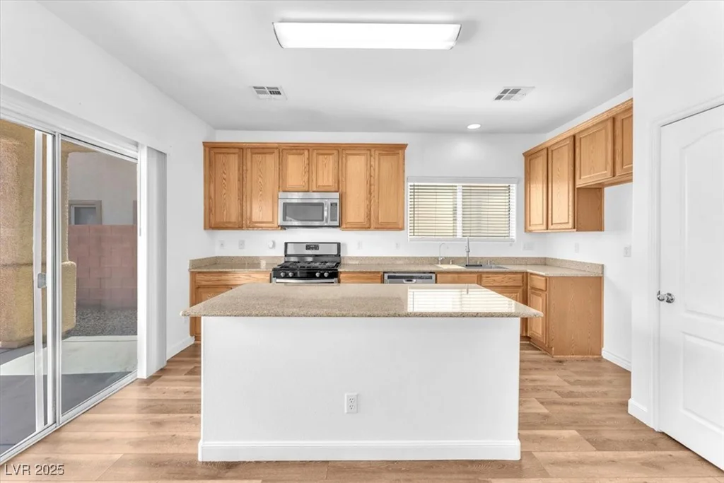 5060 Blue Rose, North Las Vegas, NV 89081