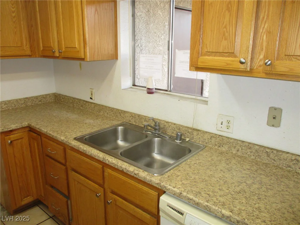 1675 Jupiter, Las Vegas, NV 89119