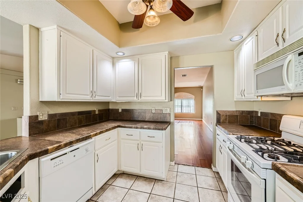 3732 Crescent Canyon, Las Vegas, NV 89129