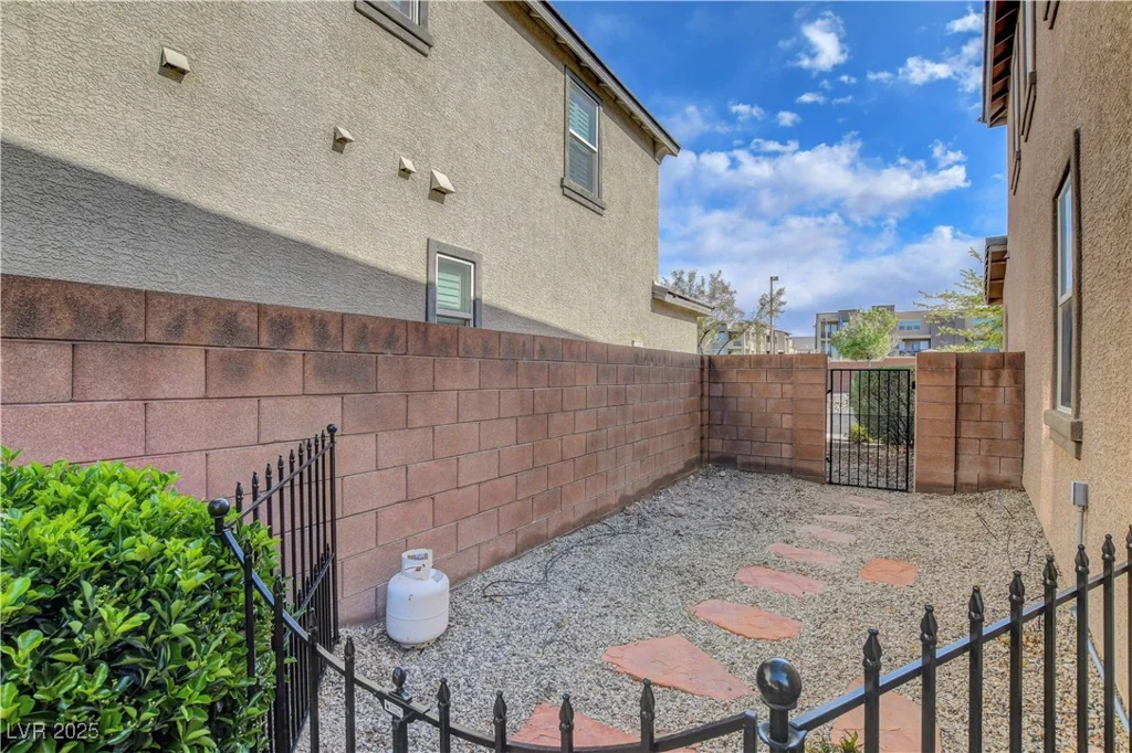 11212 Hedgemont, Las Vegas, NV 89138