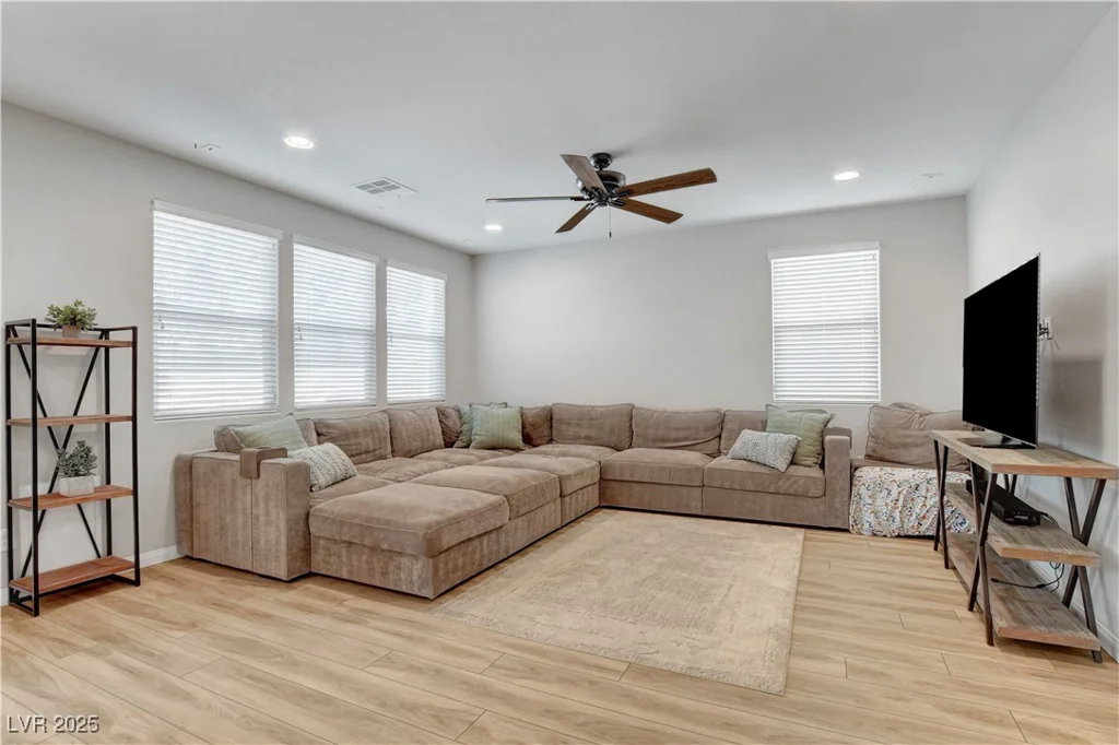 11212 Hedgemont, Las Vegas, NV 89138