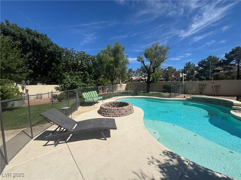 2807 Camelback, Henderson, NV 89074