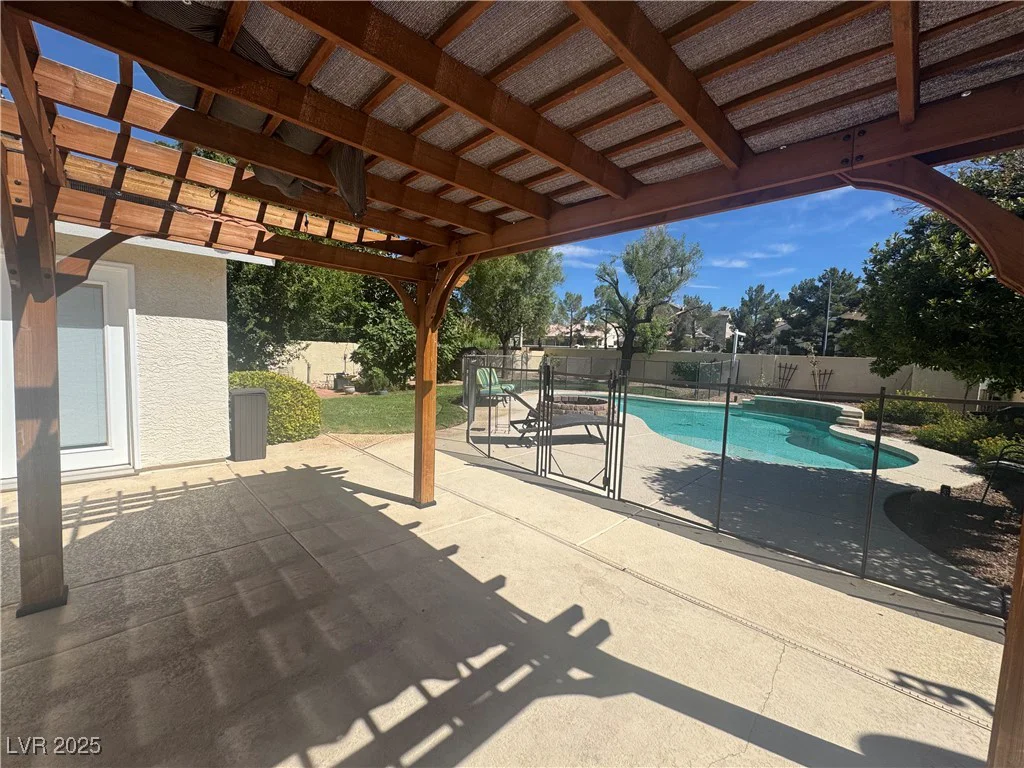 2807 Camelback, Henderson, NV 89074