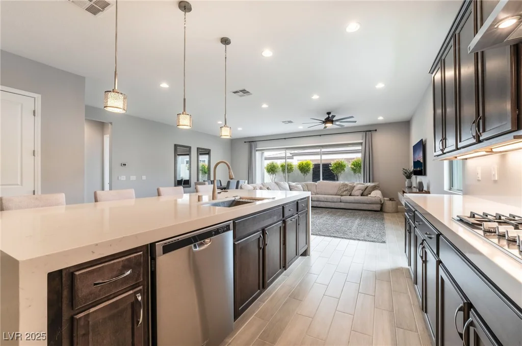 9087 Golden Crow, Las Vegas, NV 89148