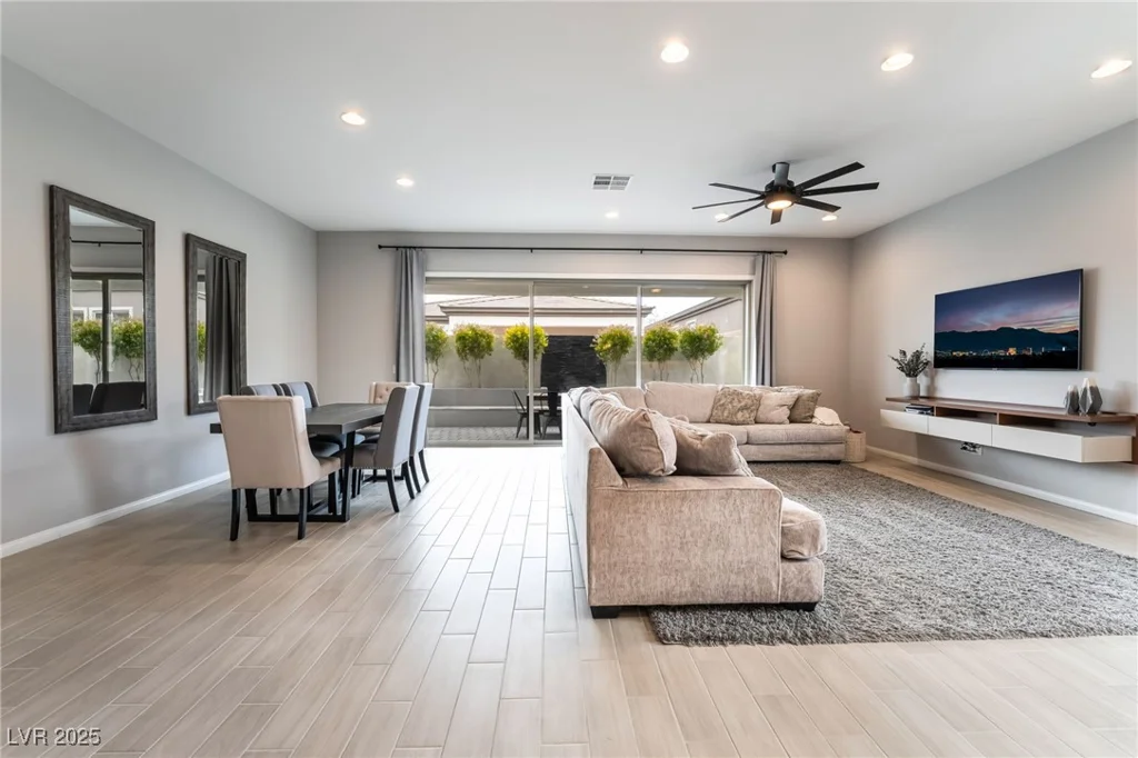 9087 Golden Crow, Las Vegas, NV 89148