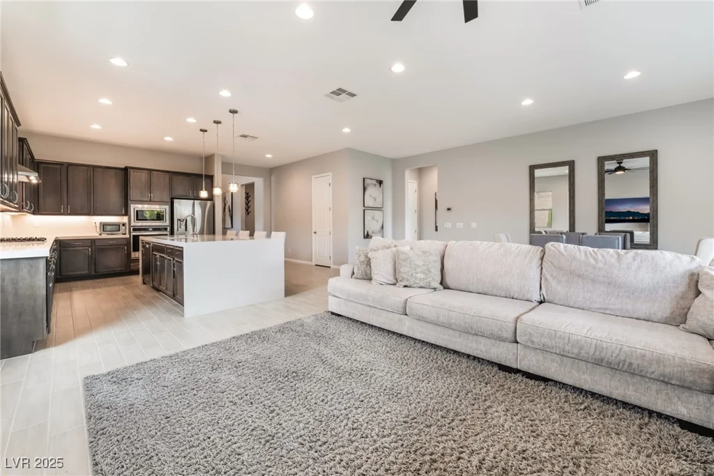 9087 Golden Crow, Las Vegas, NV 89148