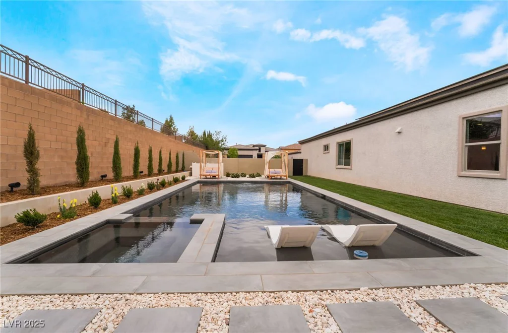 9087 Golden Crow, Las Vegas, NV 89148