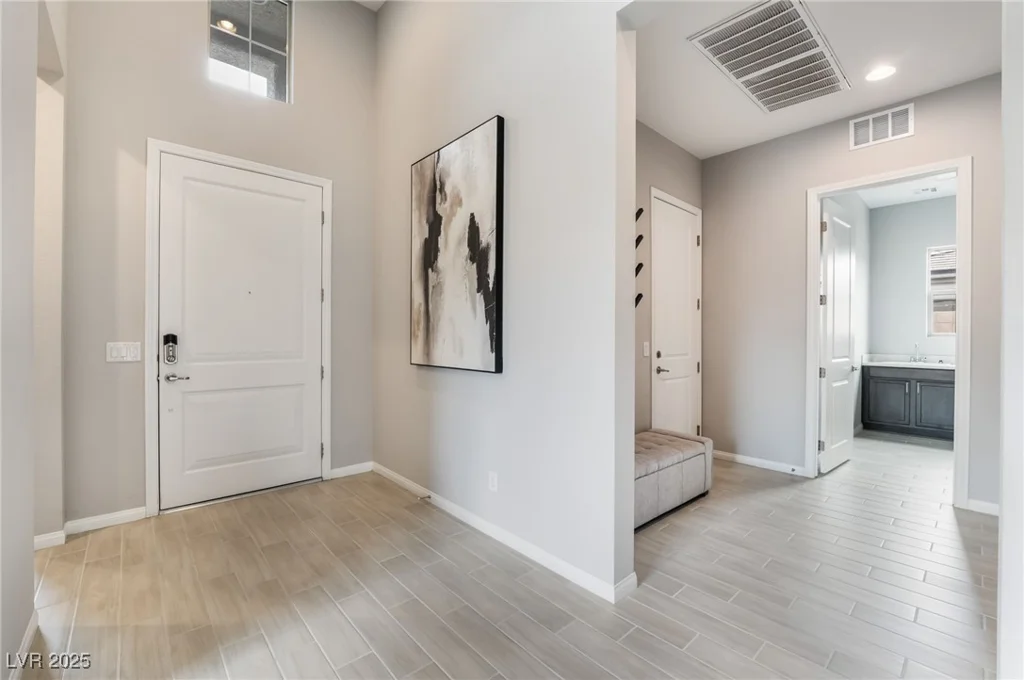 9087 Golden Crow, Las Vegas, NV 89148