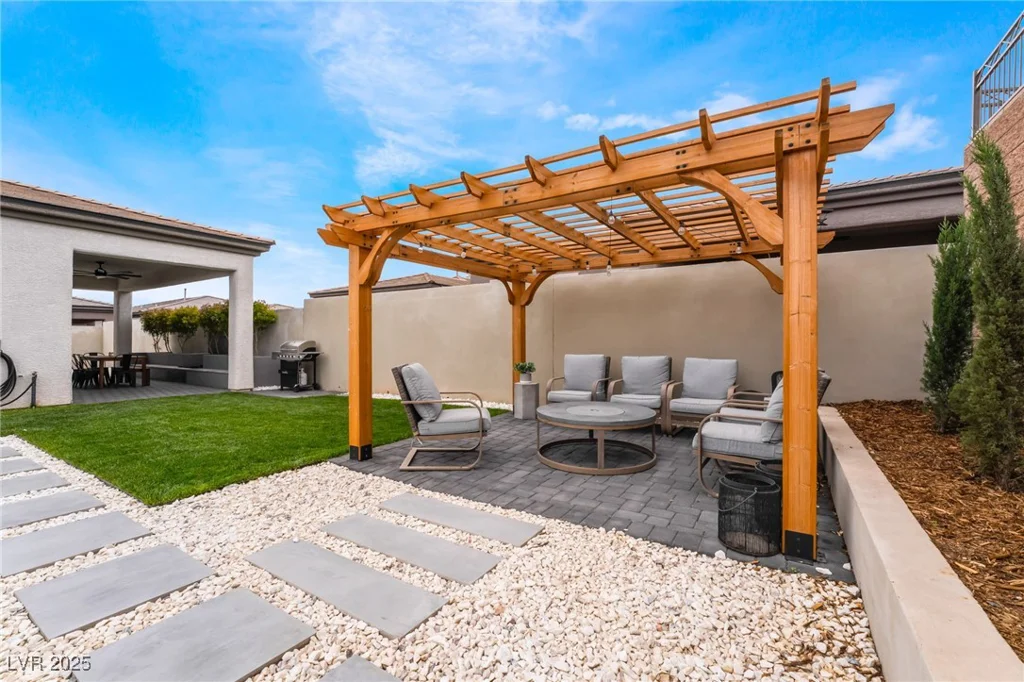9087 Golden Crow, Las Vegas, NV 89148